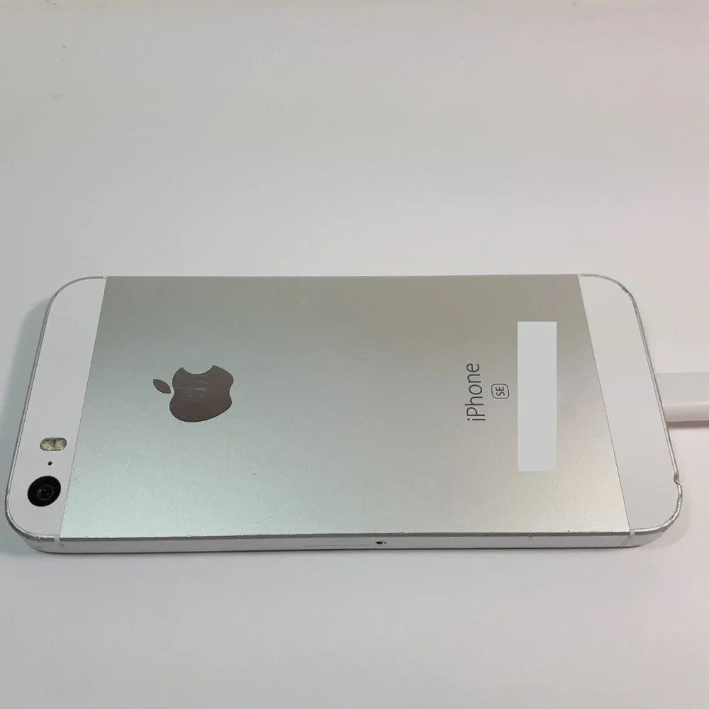 Apple iPhone SE 1st Generation (A1662 [WHITE-SILVER)-(Selling For parts only)